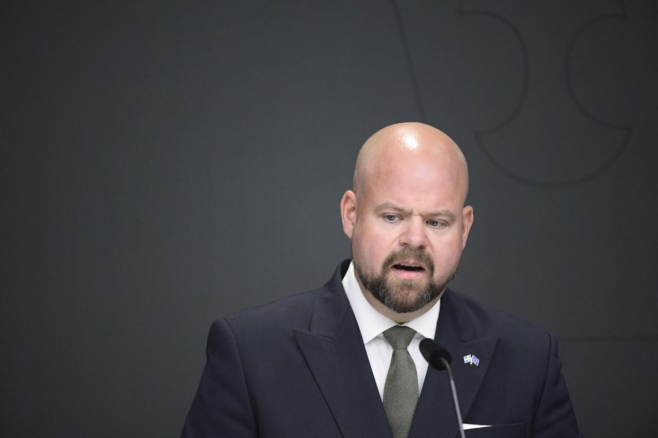 Ministern KU-anmäls efter ja till ökat sillfiske (TT)